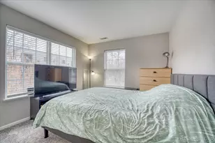 172 N East River Rd, Des Plaines, IL 60016 - Photo 16