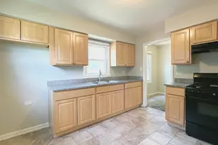 17303 Roy St, Lansing, IL 60438 - Photo 6