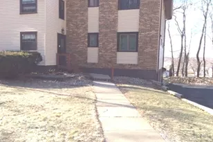 23 Cherry Hill Ct, Hampton, IL 61244 - Photo 2