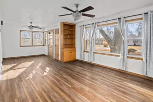 209 17th St E, Milan, IL 61264 - Photo 4