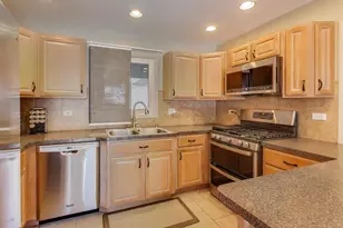 462 Longwood Dr, Buffalo Grove, IL 60089 - Photo 4