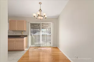 17W645 Lorraine Ave, Addison, IL 60101 - Photo 8