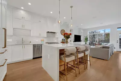 1533 W Barry Avenue #2, Chicago, IL 60657 - Photo 2