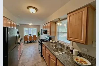 606 E 164th Place, South Holland, IL 60473 - Photo 4