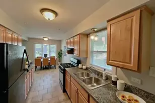 606 E 164th Pl, South Holland, IL 60473 - Photo 4