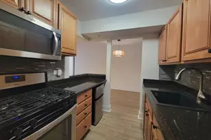 1 Oak Creek Dr, Buffalo Grove, IL 60089 - Photo 2