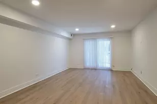 1 Oak Creek Dr, Buffalo Grove, IL 60089 - Photo 6