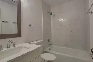 1 Oak Creek Dr, Buffalo Grove, IL 60089 - Photo 10