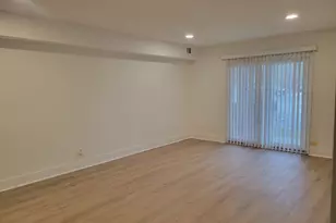 1 Oak Creek Dr, Buffalo Grove, IL 60089 - Photo 6