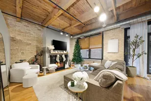 375 W Erie St, Chicago, IL 60654 - Photo 2