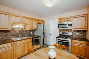 317 Woodbury Ct, Schaumburg, IL 60193 - Photo 6