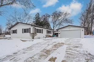 605 Tanglewood Dr, Streamwood, IL 60107 - Photo 2
