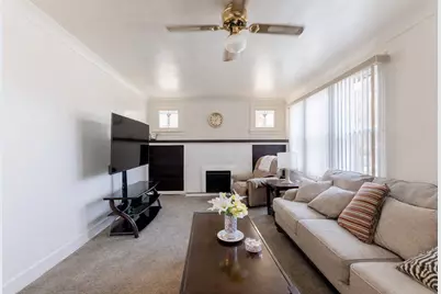 8129 S Cornell Avenue, Chicago, IL 60617 - Photo 4