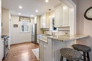 2025 Thornwood Ave, Wilmette, IL 60091 - Photo 8