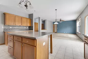 260 S Westminister Ct, Round Lake, IL 60073 - Photo 12