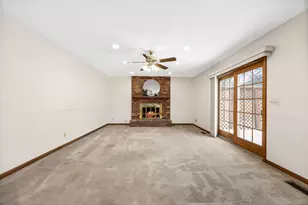 1810 Huntington Rd, Saint Charles, IL 60174 - Photo 16