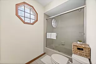 1810 Huntington Rd, Saint Charles, IL 60174 - Photo 24