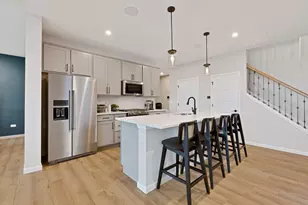 2547 Tailshot Rd, Naperville, IL 60564 - Photo 2