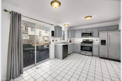 7 Dogwood Court, Lake in the Hills, IL 60156 - Photo 4