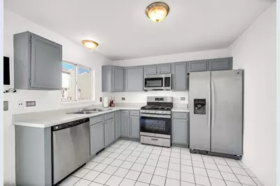 7 Dogwood Court, Lake in the Hills, IL 60156 - Photo 2