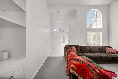 7 Dogwood Court, Lake in the Hills, IL 60156 - Photo 8