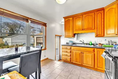 7528 Kenneth Avenue, Skokie, IL 60076 - Photo 10