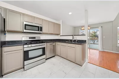 898 McKenzie Station Drive, Lisle, IL 60532 - Photo 2