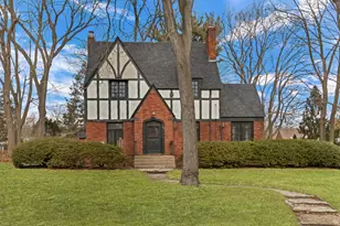 526 W Jackson St, Woodstock, IL 60098 - Photo 1