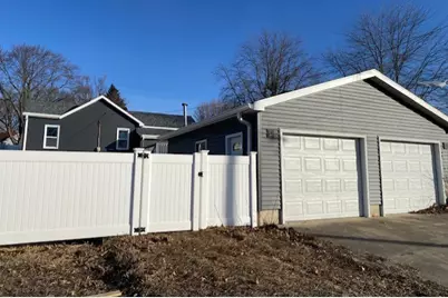 109 W Iowa Street, Spring Valley, IL 61362 - Photo 2