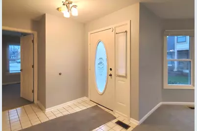 325 Satinwood Court S, Buffalo Grove, IL 60089 - Photo 2