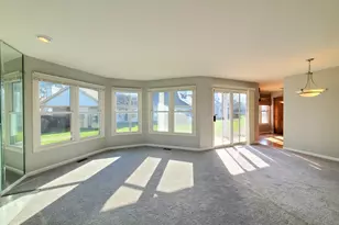 325 Satinwood Ct S, Buffalo Grove, IL 60089 - Photo 6