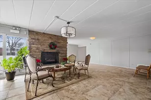 127 N Wolf Rd, Wheeling, IL 60090 - Photo 16