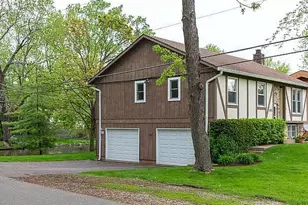 302 Channel Dr, Island Lake, IL 60042 - Photo 2