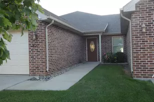 627 N Edgemere Dr, Bourbonnais, IL 60914 - Photo 2