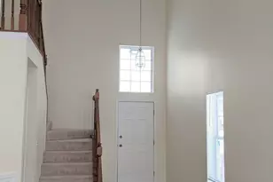 692 Silk Oak Ln, Crystal Lake, IL 60014 - Photo 2