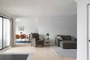 448 Raintree Ct, Glen Ellyn, IL 60137 - Photo 4