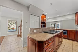 9 Edgewood Rd, Vernon Hills, IL 60061 - Photo 18