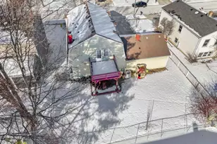 9 Edgewood Rd, Vernon Hills, IL 60061 - Photo 44