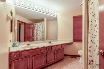 1551 Crowfoot Circle N, Hoffman Estates, IL 60169 - Photo 30