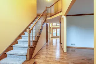 1551 Crowfoot Cir N, Hoffman Estates, IL 60169 - Photo 4