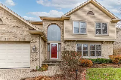 1551 Crowfoot Circle N, Hoffman Estates, IL 60169 - Photo 2