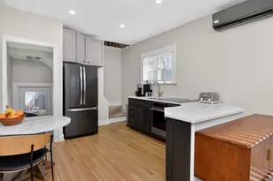 24 S Huffman St, Naperville, IL 60540 - Photo 4