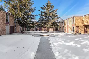 1320B Lore Ln, Lombard, IL 60148 - Photo 2