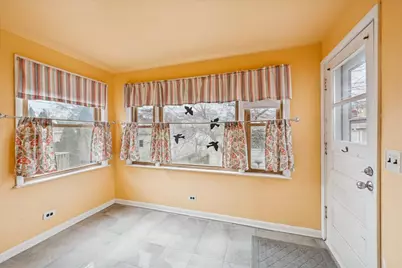 5118 N New England Street, Chicago, IL 60656 - Photo 6