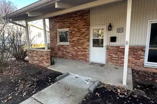 2211 Benjamin Ln, Bloomington, IL 61701 - Photo 2