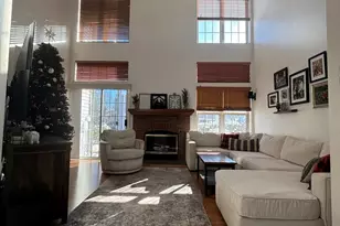 121 Crescent Ln, Schaumburg, IL 60193 - Photo 4