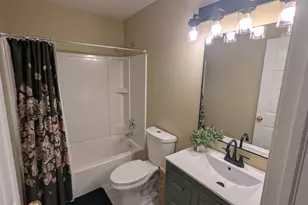 121 Crescent Ln, Schaumburg, IL 60193 - Photo 16