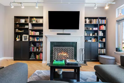 625 W Patterson Avenue #2W, Chicago, IL 60613 - Photo 4