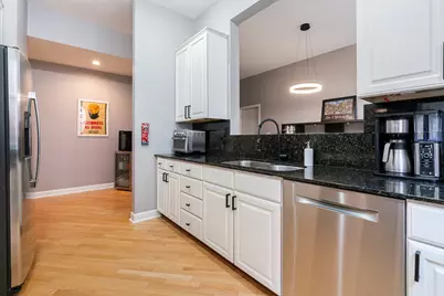 625 W Patterson Avenue #2W, Chicago, IL 60613 - Photo 12
