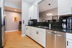 625 W Patterson Ave, Chicago, IL 60613 - Photo 12